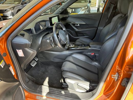 Peugeot 2008 1.2 PureTech GT | Achterbank in delen neerklapbaar | Achteruitrijcamera | Airco (automatisch) ActivLease financial lease
