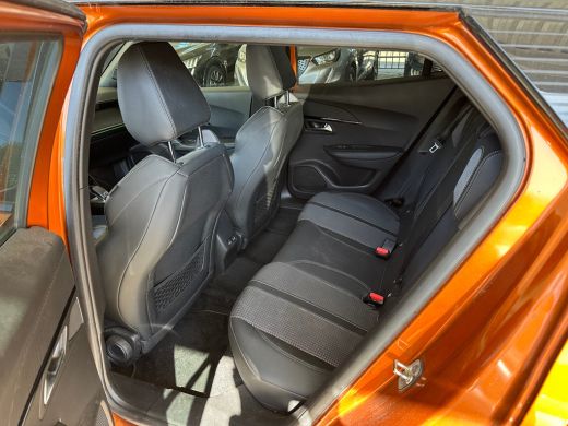 Peugeot 2008 1.2 PureTech GT | Achterbank in delen neerklapbaar | Achteruitrijcamera | Airco (automatisch) ActivLease financial lease