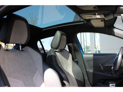 Peugeot 208 1.2 PureTech GT Pack | Navigatie | Camera | Panoramadak | Stoelverwarming | NL auto | 1e Eigenaar... ActivLease financial lease