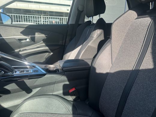 Peugeot 3008 1.2 PureTech Allure Camera | Afneembare Trekhaak | Stof/Leder | Cruise | Climate | DAB | LED | Ca... ActivLease financial lease