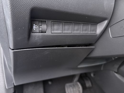 Peugeot e-208 Allure | Elektrische parkeerrem | Elektrische parkeerrem | Extra getinte achterste zijruiten en a... ActivLease financial lease