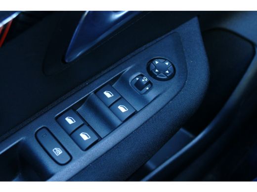 Peugeot e-208 EV 136PK 50KWH ACTIVE PACK AUTOMAAT / NAVI / 16"LMV / LED / CLIMA / PDC / BLUETOOTH / CRUISECONTR... ActivLease financial lease