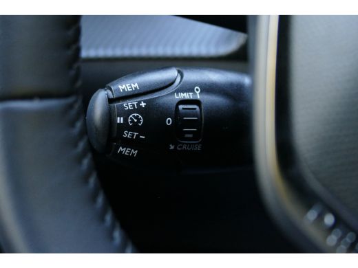 Peugeot e-208 EV 136PK 50KWH ACTIVE PACK AUTOMAAT / NAVI / 16"LMV / LED / CLIMA / PDC / BLUETOOTH / CRUISECONTR... ActivLease financial lease