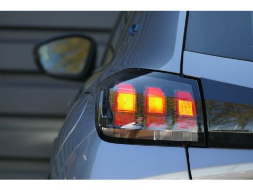 Peugeot e-208 EV 136PK 50KWH ACTIVE PACK AUTOMAAT / NAVI / 16"LMV / LED / CLIMA / PDC / BLUETOOTH / CRUISECONTR... ActivLease financial lease