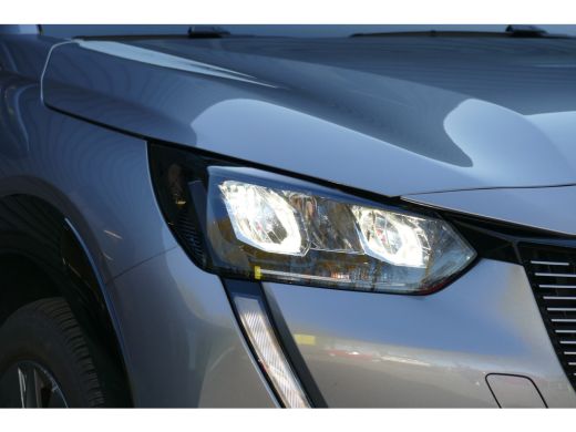 Peugeot e-208 EV 136PK 50KWH ACTIVE PACK AUTOMAAT / NAVI / 16"LMV / LED / CLIMA / PDC / BLUETOOTH / CRUISECONTR... ActivLease financial lease