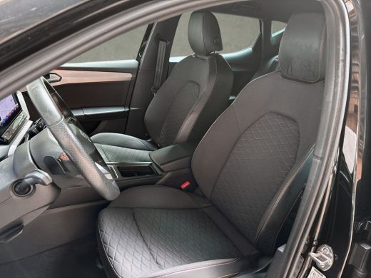 Seat Leon 1.4 TSI eHybrid PHEV FR 204Pk Automaat (APPLE CARPLAY, GROOT NAVI, STUUR/STOELVERWARMING, CAMERA,... ActivLease financial lease