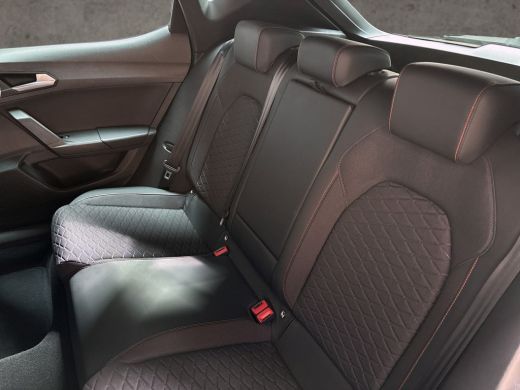 Seat Leon 1.4 TSI eHybrid PHEV FR 204Pk Automaat (APPLE CARPLAY, GROOT NAVI, STUUR/STOELVERWARMING, CAMERA,... ActivLease financial lease