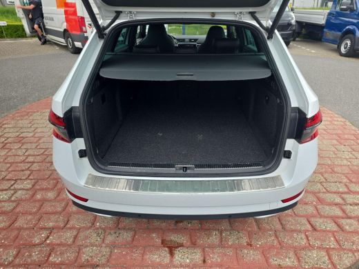Skoda Superb Combi 1.4 TSI iV Sportline Business | Wordt verwacht | Trekhaak | A.Camera | ACC | PDC | Verw. Vo... ActivLease financial lease