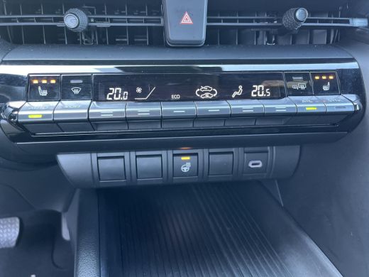 Toyota C-HR 2.0 Plug-in Hybrid 220 Dynamic | Stoel- + stuurverwarming | Carplay | Dode hoek waarschuwing | Ke... ActivLease financial lease