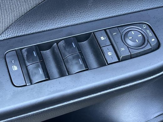 Toyota C-HR 2.0 Plug-in Hybrid 220 Dynamic | Stoel- + stuurverwarming | Carplay | Dode hoek waarschuwing | Ke... ActivLease financial lease