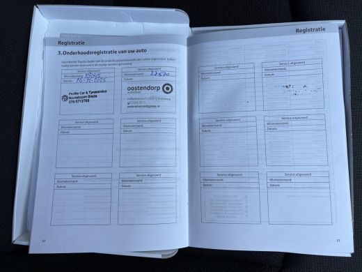 Toyota C-HR 2.0 Plug-in Hybrid 220 Dynamic | Stoel- + stuurverwarming | Carplay | Dode hoek waarschuwing | Ke... ActivLease financial lease