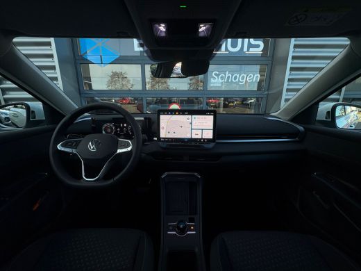 Volkswagen T-Roc Life First Edition | 'App-Connect' draadloze smartphone integratie | Automatische afstandsregelin... ActivLease financial lease