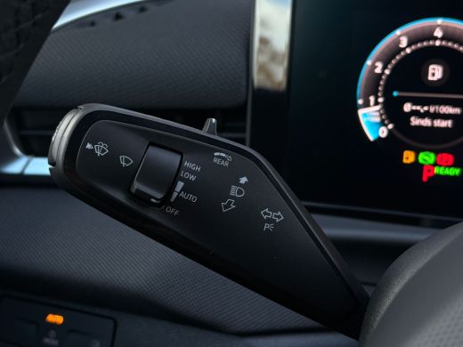 Volkswagen T-Roc Life First Edition | 'App-Connect' draadloze smartphone integratie | Automatische afstandsregelin... ActivLease financial lease