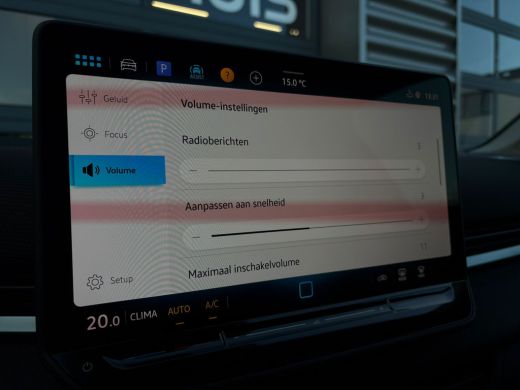 Volkswagen T-Roc Life First Edition | 'App-Connect' draadloze smartphone integratie | Automatische afstandsregelin... ActivLease financial lease
