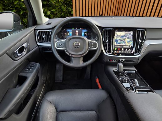 Volvo  V60 2.0 T6 Plug-in hybrid AWD Essential Bright | Trekhaak | Camera | Stuur/stoelverwarming | Leder ActivLease financial lease