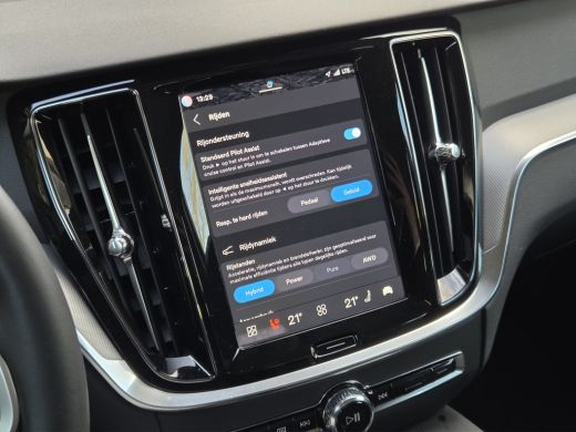 Volvo  V60 2.0 T6 Plug-in hybrid AWD Essential Bright | Trekhaak | Camera | Stuur/stoelverwarming | Leder ActivLease financial lease