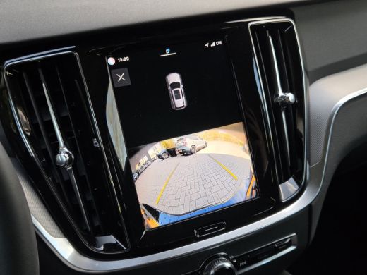 Volvo  V60 2.0 T6 Plug-in hybrid AWD Essential Bright | Trekhaak | Camera | Stuur/stoelverwarming | Leder ActivLease financial lease