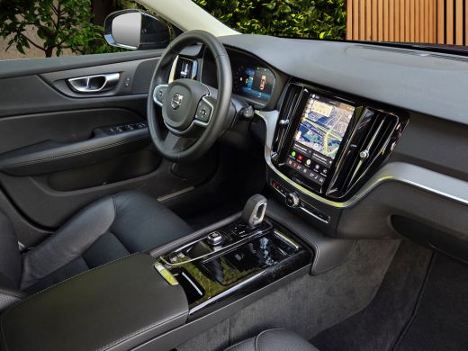 Volvo  V60 2.0 T6 Plug-in hybrid AWD Essential Bright | Trekhaak | Camera | Stuur/stoelverwarming | Leder ActivLease financial lease