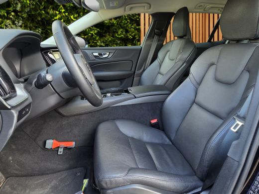 Volvo  V60 2.0 T6 Plug-in hybrid AWD Essential Bright | Trekhaak | Camera | Stuur/stoelverwarming | Leder ActivLease financial lease