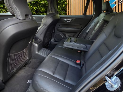 Volvo  V60 2.0 T6 Plug-in hybrid AWD Essential Bright | Trekhaak | Camera | Stuur/stoelverwarming | Leder ActivLease financial lease