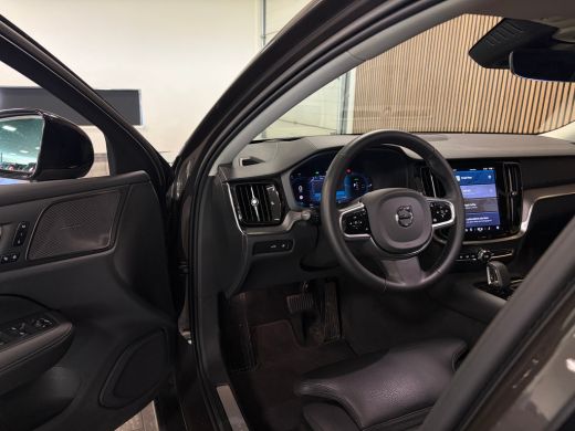 Volvo  V60 T6 AWD Recharge Ultra Dark | Trekhaak | Schuifdak | Head-Up Display | Harman Kardon | Adaptieve C... ActivLease financial lease