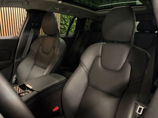 Volvo  V60 T6 AWD Recharge Ultra Dark | Trekhaak | Schuifdak | Head-Up Display | Harman Kardon | Adaptieve C... ActivLease financial lease
