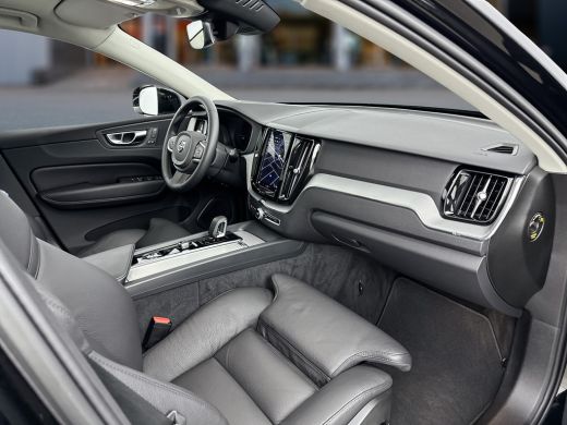 Volvo  XC60 T6 Recharge Core Bright Long Range | 20" | Leder | Elektr. verst. Stoelen | Parkeercamera | Stoel... ActivLease financial lease