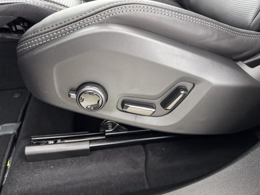 Volvo  XC60 T8 Recharge Ultra Dark | 21" | Luchtvering | Geventileerd Nappa | Massagestoelen | Bowers & Wilki... ActivLease financial lease