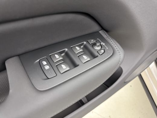 Volvo  XC60 T8 Recharge Ultra Dark | 21" | Luchtvering | Geventileerd Nappa | Massagestoelen | Bowers & Wilki... ActivLease financial lease