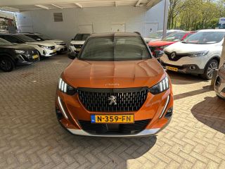 Peugeot 2008 1.2 PureTech GT | Achterbank in delen neerklapbaar | Achteruitrijcamera | Airco (automatisch)