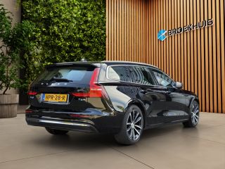 Volvo  V60 2.0 T6 Plug-in hybrid AWD Essential Bright | Trekhaak | Camera | Stuur/stoelverwarming | Leder