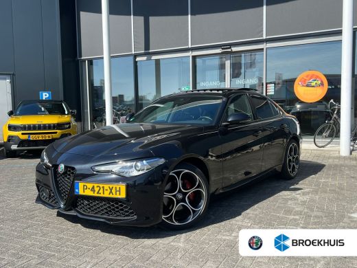 Alfa Romeo Giulia 2.0T Sprint Veloce Interieur | Panoramadak | Afneembare Trekhaak | 19" Licht Metalen Velgen | Cam...