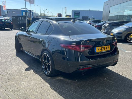 Alfa Romeo Giulia 2.0T Sprint Veloce Interieur | Panoramadak | Afneembare Trekhaak | 19" Licht Metalen Velgen | Cam... ActivLease financial lease