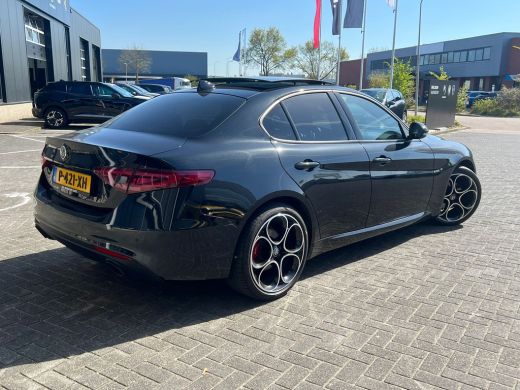 Alfa Romeo Giulia 2.0T Sprint Veloce Interieur | Panoramadak | Afneembare Trekhaak | 19" Licht Metalen Velgen | Cam... ActivLease financial lease