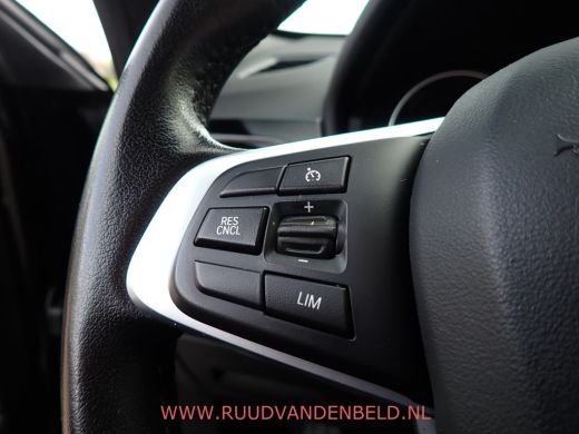 BMW X1 25e X-DRIVE HEADUP / SPORTLEER / TREKHAAK / CAMERA ActivLease financial lease