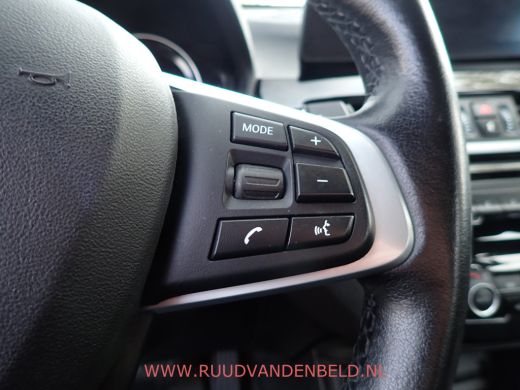 BMW X1 25e X-DRIVE HEADUP / SPORTLEER / TREKHAAK / CAMERA ActivLease financial lease