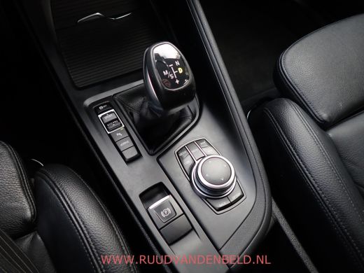 BMW X1 25e X-DRIVE HEADUP / SPORTLEER / TREKHAAK / CAMERA ActivLease financial lease