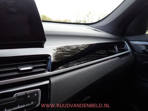 BMW X1 25e X-DRIVE HEADUP / SPORTLEER / TREKHAAK / CAMERA ActivLease financial lease