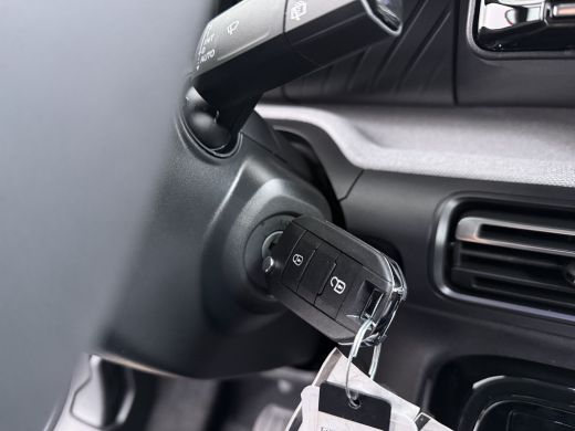 Citroën C3 Aircross Plus | Achteruitrijcamera | Extra getinte achterste zijruiten en achterruit | Koplampen met ECO L... ActivLease financial lease