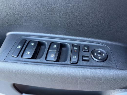 Hyundai Inster Evolve Sky 49 kWh HyundaiINSTEREvolve Sky 49 kWh| Achteruitrijcamera | Airco (automatisch) | Appl... ActivLease financial lease