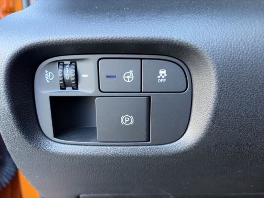 Hyundai Inster Evolve Sky 49 kWh HyundaiINSTEREvolve Sky 49 kWh| Achteruitrijcamera | Airco (automatisch) | Appl... ActivLease financial lease
