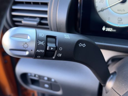 Hyundai Inster Evolve Sky 49 kWh HyundaiINSTEREvolve Sky 49 kWh| Achteruitrijcamera | Airco (automatisch) | Appl... ActivLease financial lease
