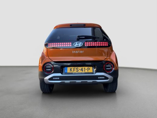 Hyundai Inster Evolve Sky 49 kWh HyundaiINSTEREvolve Sky 49 kWh| Achteruitrijcamera | Airco (automatisch) | Appl... ActivLease financial lease