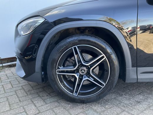 Mercedes-Benz GLA 200 164pk Solution AMG Memory Pano.dak Sfeerverl Hoogzitter Uitstraling! ActivLease financial lease