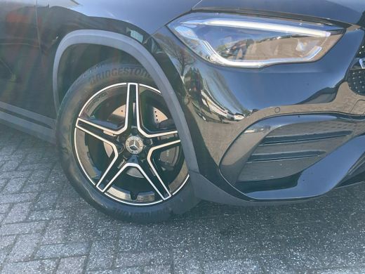 Mercedes-Benz GLA 200 164pk Solution AMG Memory Pano.dak Sfeerverl Hoogzitter Uitstraling! ActivLease financial lease