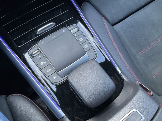 Mercedes-Benz GLA 200 164pk Solution AMG Memory Pano.dak Sfeerverl Hoogzitter Uitstraling! ActivLease financial lease