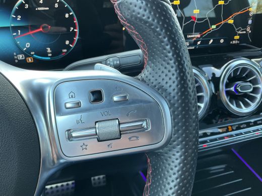 Mercedes-Benz GLA 200 164pk Solution AMG Memory Pano.dak Sfeerverl Hoogzitter Uitstraling! ActivLease financial lease