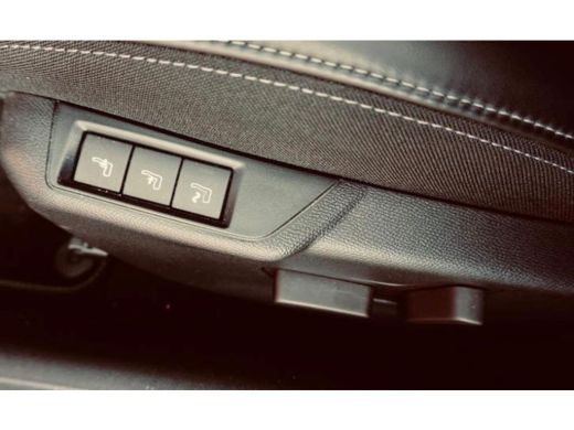 Peugeot 2008 1.2 PureTech GT Pack Elek. Stoel met Massage | Focal | Stoelverwarming | Leder | Camera | LED | 1... ActivLease financial lease