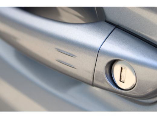 Peugeot 208 1.2 Hybrid 145 e-DCS6 GT | Automaat | Navigatie | Camera voor + achter | Adaptieve cruise | NL au... ActivLease financial lease