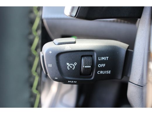 Peugeot 208 1.2 Hybrid 145 e-DCS6 GT | Automaat | Navigatie | Camera voor + achter | Adaptieve cruise | NL au... ActivLease financial lease